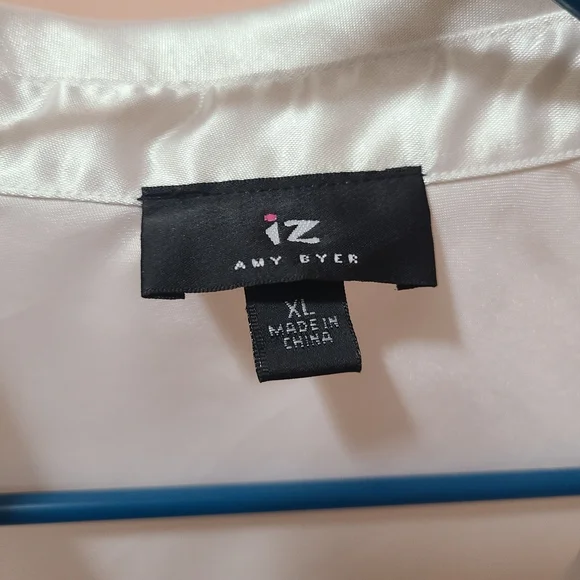IZ by Amy Byer Juniors XL White Satin Blouse - Picture 4 of 5